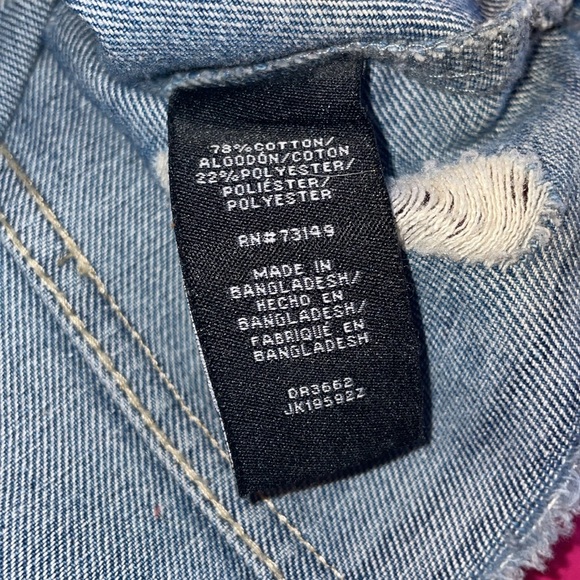 Lightwashed Distressed Jean Jacket 🏵️ - Picture 5 of 5